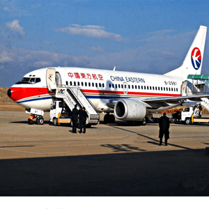 德宏航空货运航空快运业稳步发展的原因是什么？